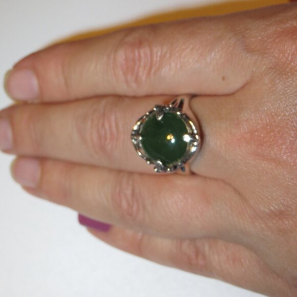 Large Round Jade Sterling Silver Ring Size 7.75 - Picture 15 of 17